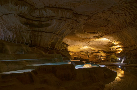 Gours et vasques naturelles - Grotte Saint Marcel (Ardèche)